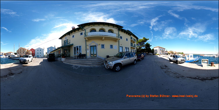 Panorama des Hotel Televrin im Hafen von Nerezine auf der Insel Losinj