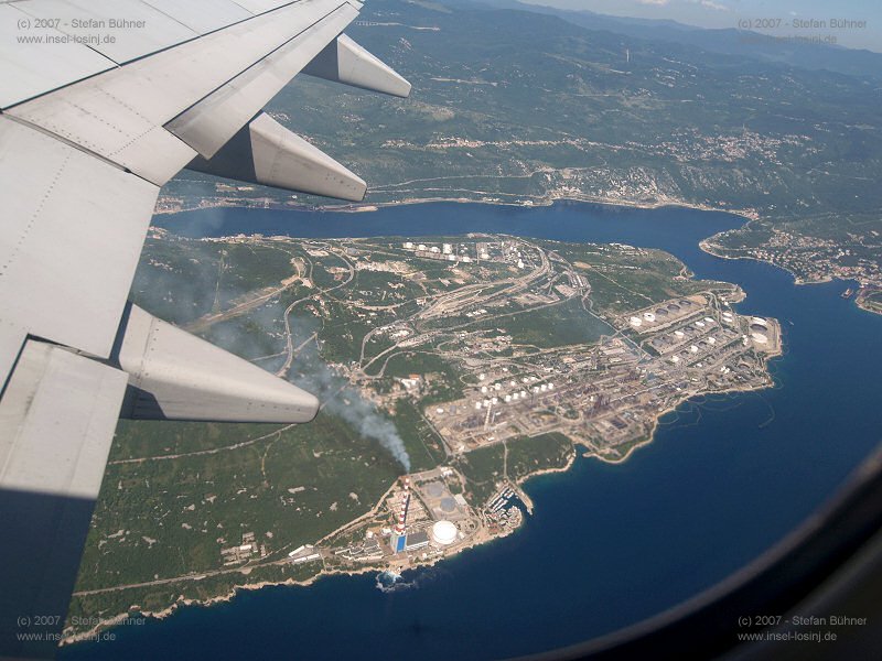Blick auf die Bucht sdstlich von Rijeka<br>hier gibt es Werften und Industrieanlagen