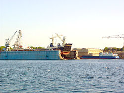 das Trockendock der Werft im Hafen von Mali Losinj