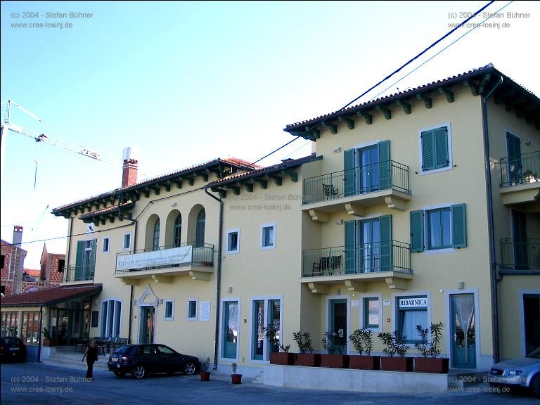 historische Fassade des Hotels "Televrin" in Nerezine