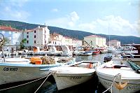 Stadthafen der Stadt Cres auf der Insel Cres in Kroatien