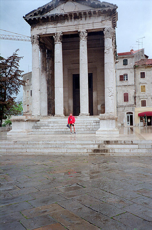 r�mischer Tempel aus der Zeit von Kaiser Augustus