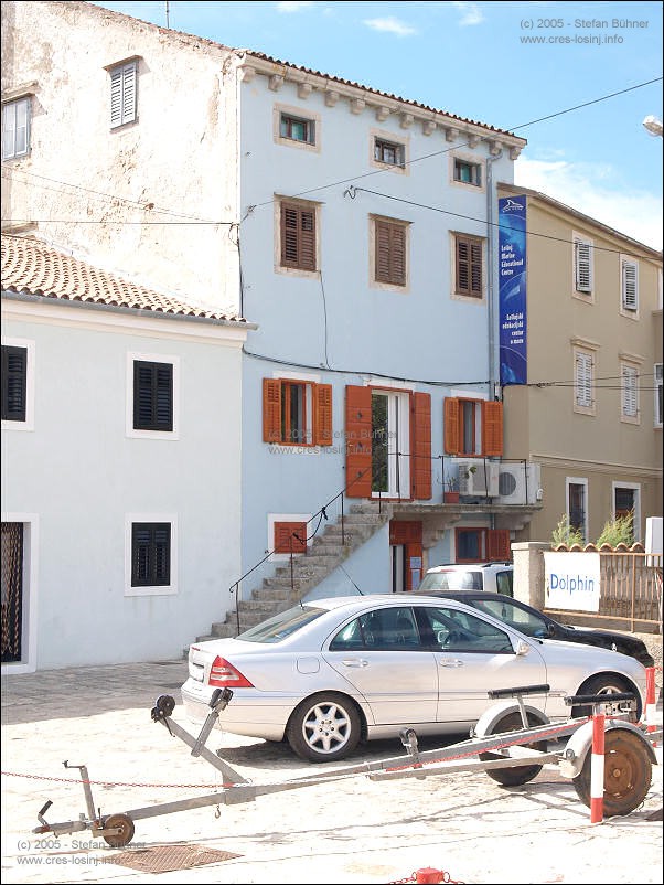 das Gebude des Adriatic Dolphin Projects im Hafen von Veli Losinj in Kroatien