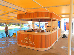 die zukünftige Bar an Deck des Motorschiffes Marina im Hafen von Mali Losinj
