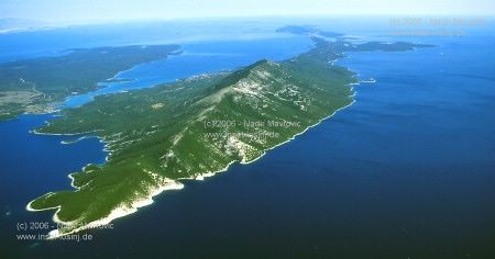 Luftbildaufnahme des Osorscica Gebirgszuges bei Nerezine auf der Insel Losinj