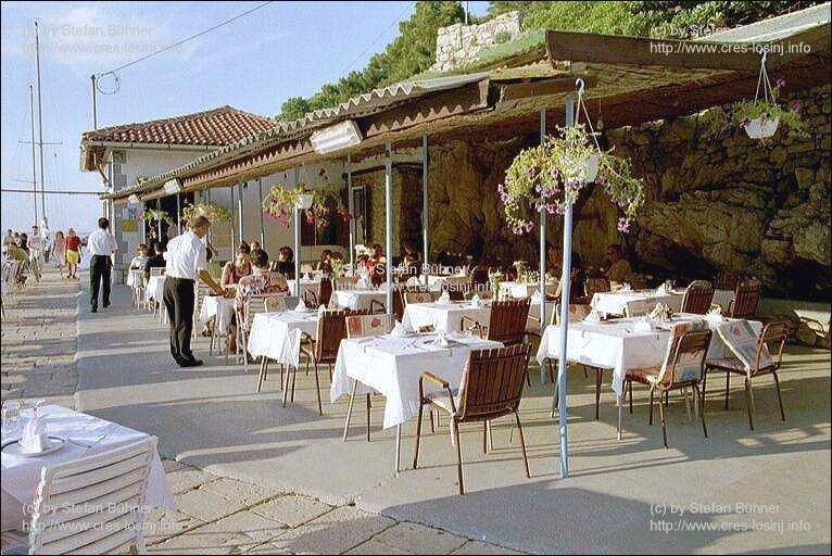 ein Fischrestaurant im Hafen von Veli Losinj