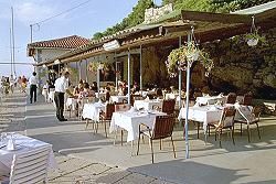 ein Fischrestaurant im Hafen von Veli Losinj